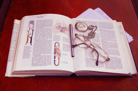 医療本    お安くします！！ 医学書を安く買う5つのコツ！自分に合った方法で少しでも安く手に入れよう